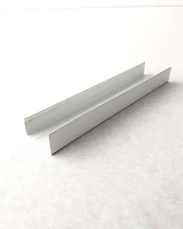Clip-in U: clip-in metal tavanın duvar kenarı bitişinde kullanılan U profil